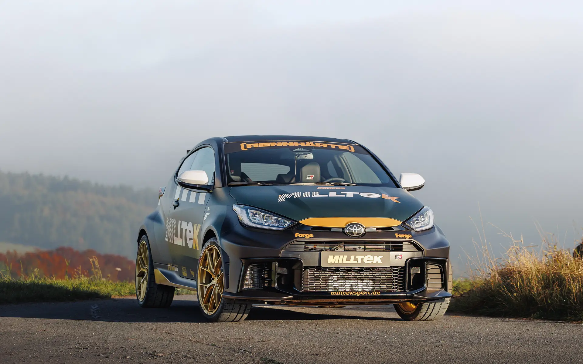 Toyota GR Yaris (Gen 2) – escape desde OPF/GPF resonado con salidas de titanio cepillado – homologado ECE