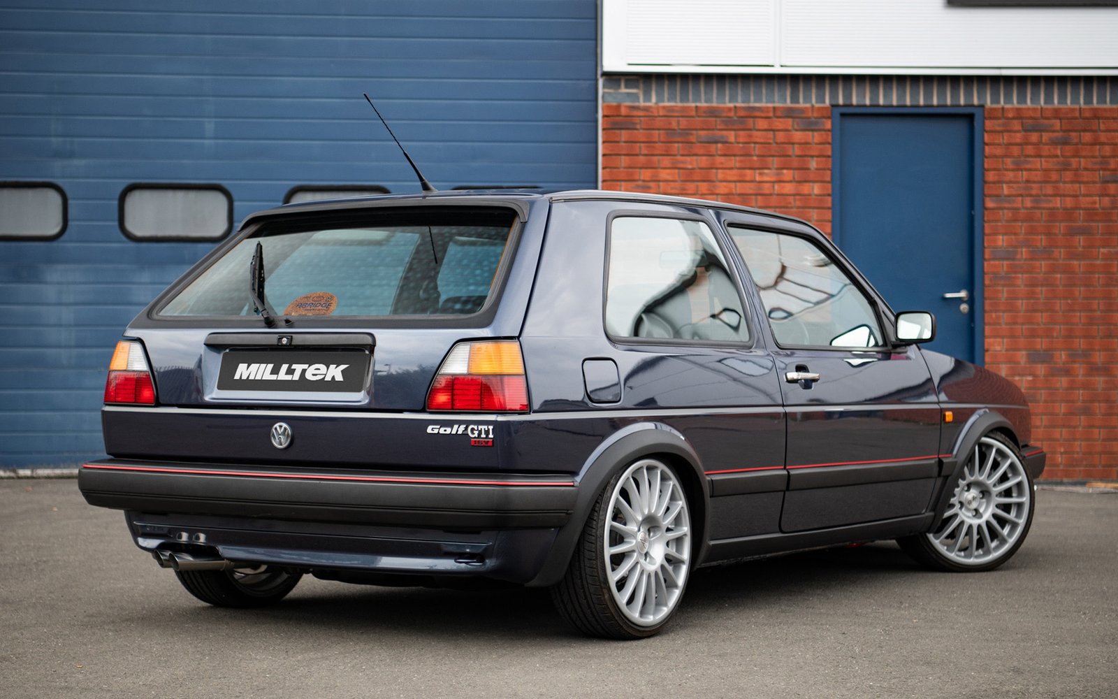 VW Golf GTI Mk2 16V – sistema de escape completo con salidas pulidas de estilo original