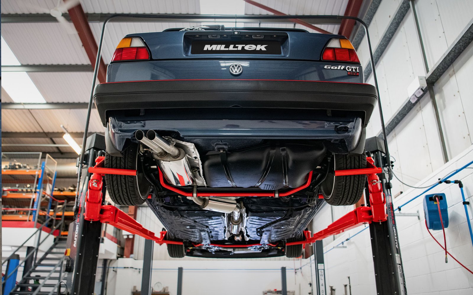 VW Golf GTI Mk2 16V – sistema de escape completo con salidas pulidas de estilo original