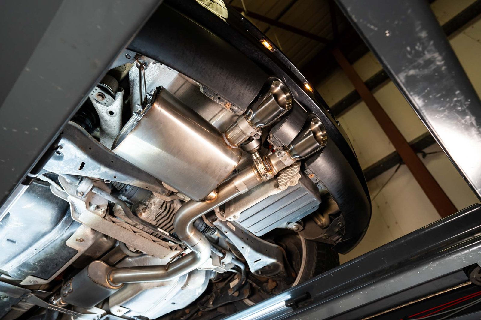 VW Golf MK5 R32 3.2 V6 – V2 3″ con válvulas sistema con salidas de titanio cepillado