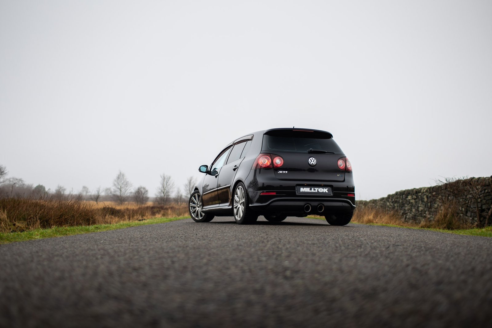 VW Golf MK5 R32 3.2 V6 – V2 3″ con válvulas sistema con salidas negras Cerakote
