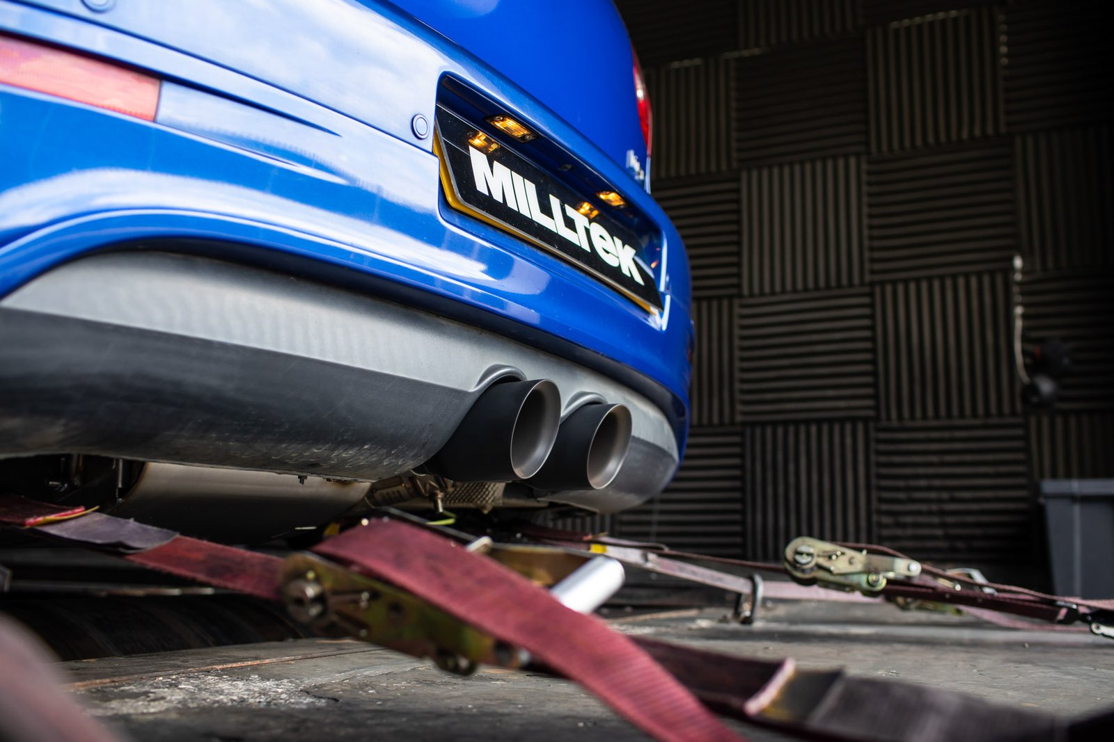 VW Golf MK5 R32 3.2 V6 – V2 3″ con válvulas sistema con salidas negras Cerakote