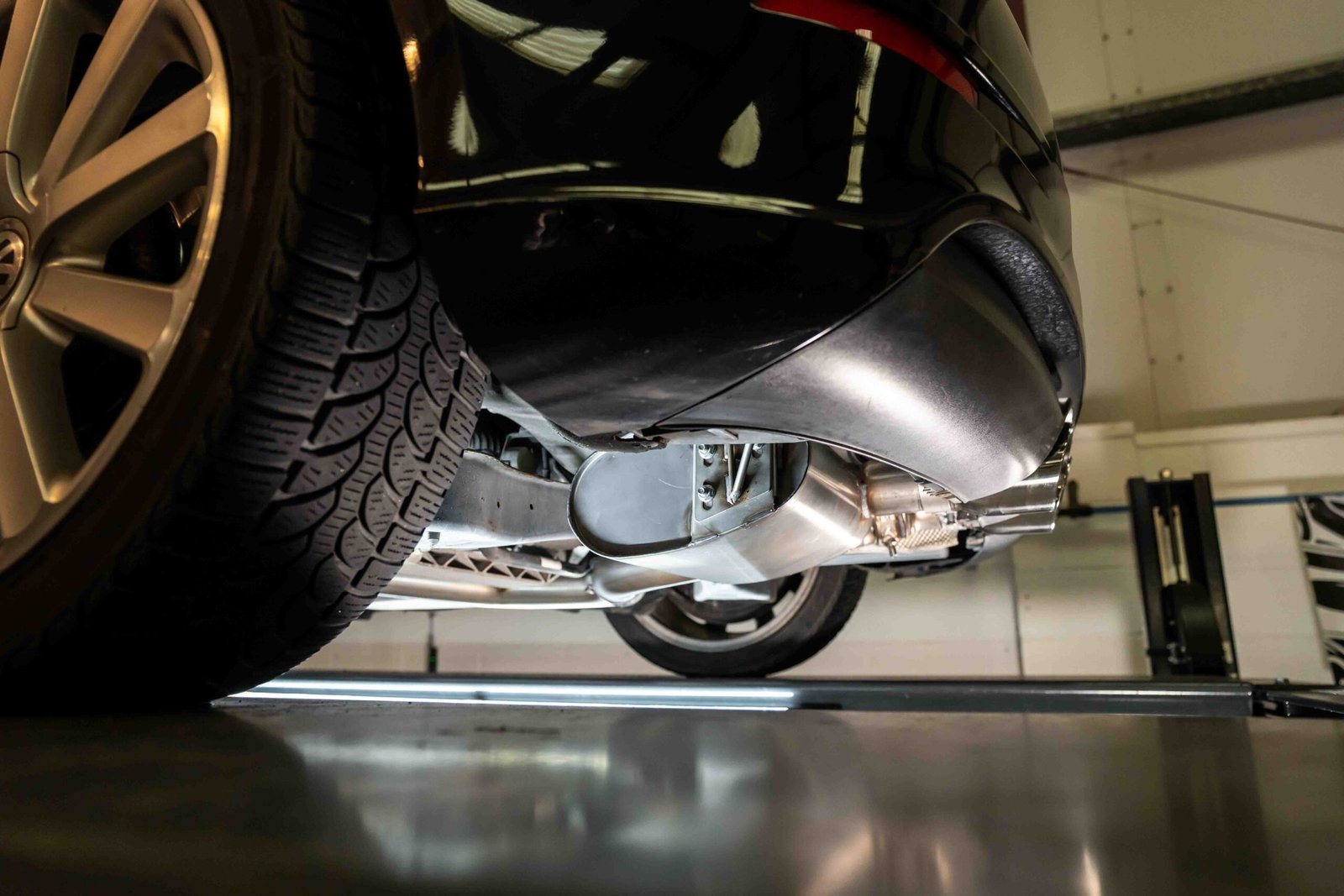 VW Golf MK5 R32 3.2 V6 – V2 3″ con válvulas sistema con salidas pulidas