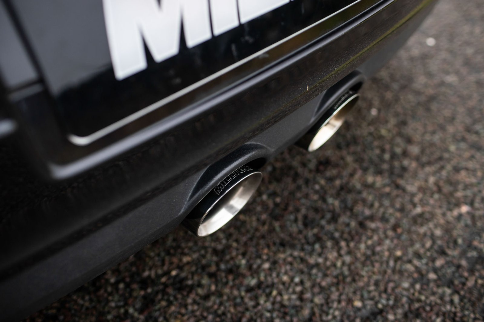 VW Golf MK5 R32 3.2 V6 – V2 3″ con válvulas sistema con salidas pulidas