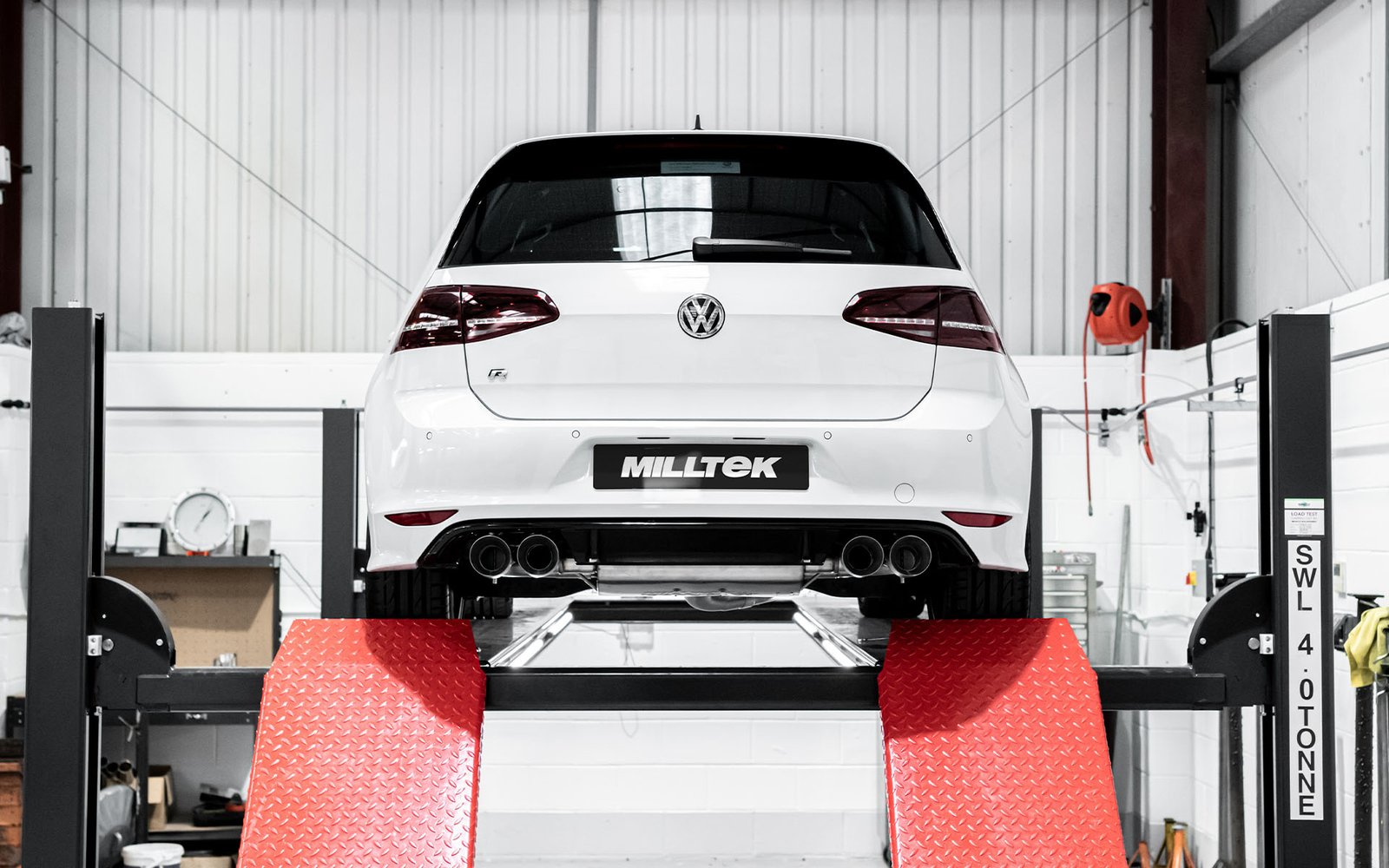VW Golf R Mk7.5 – 80 mm / 3.15 pulgadas con válvulas no resonado (sonido más intenso) sistema de competición con salidas GT-100 de titanio redondas