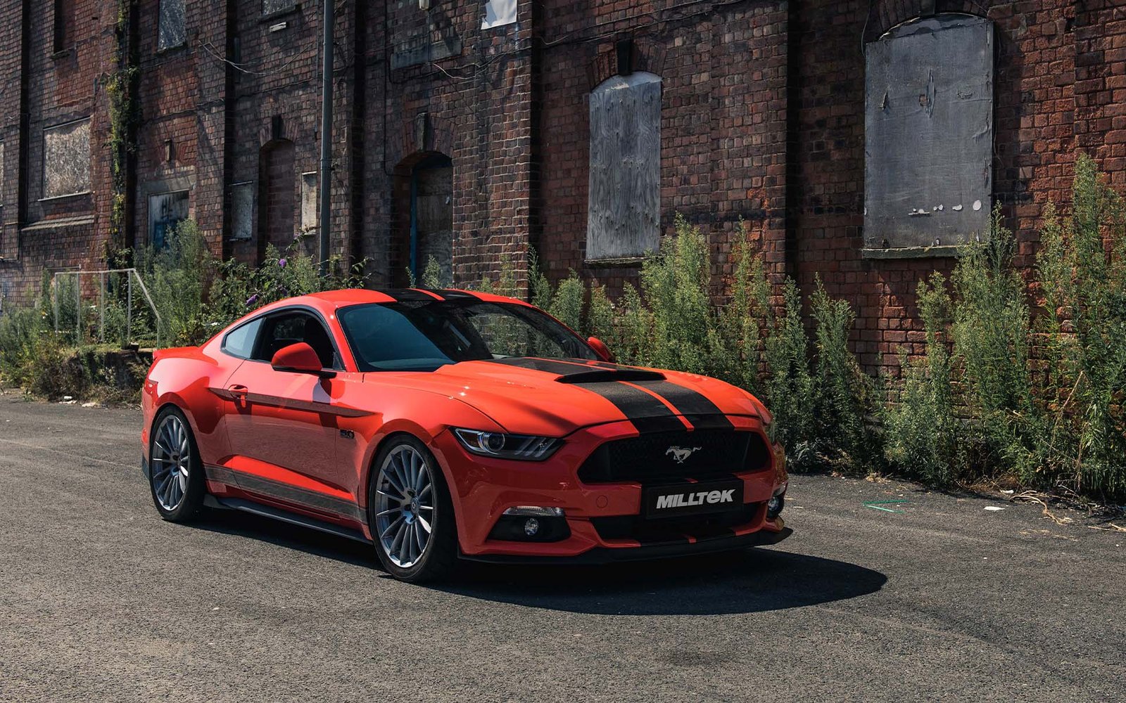 Ford Mustang 5.0 V8 GT (Fastback) – con válvulas escape cat-back con salidas cuádruples GT-90 negras