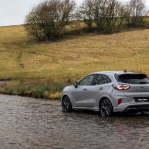 Ford Puma ST (con GPF) – con válvulas escape desde OPF con salidas GT-90 de titanio azulado