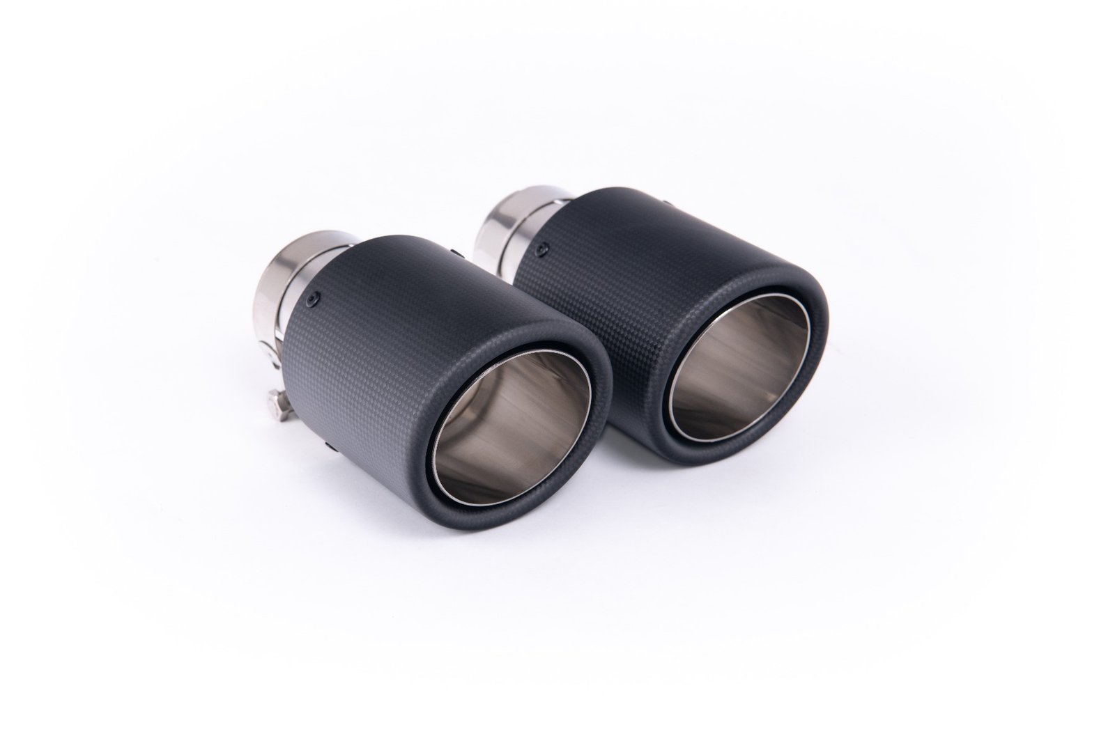 Escape desde OPF/GPF no resonado (sonido más intenso) incluye cubierta de difusor deportivo Milltek Design – con salidas de carbono