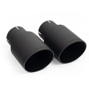 Ineos Quartermaster (gasolina) – escape desde el filtro de partículas resonado con salidas negras Cerakote