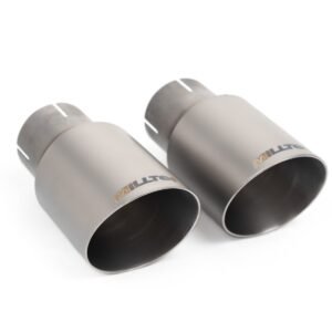 Ineos Quartermaster (gasolina) – escape desde el filtro de partículas resonado con salidas de titanio cepillado