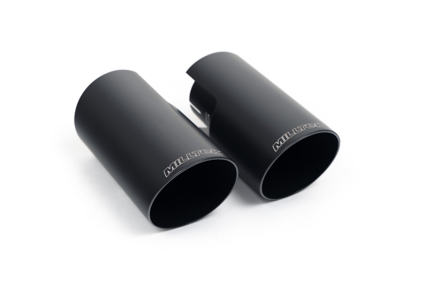 Ineos Quartermaster (gasolina) – escape desde el filtro de partículas resonado con salidas Premium negras Cerakote (Hidden Clamps)