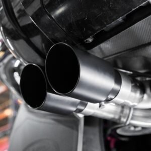 Land Rover Defender 90 5.0 V8 (NAS modelos sin GPF) – sistema cat-back con válvulas y colas negras Cerakote – resonado